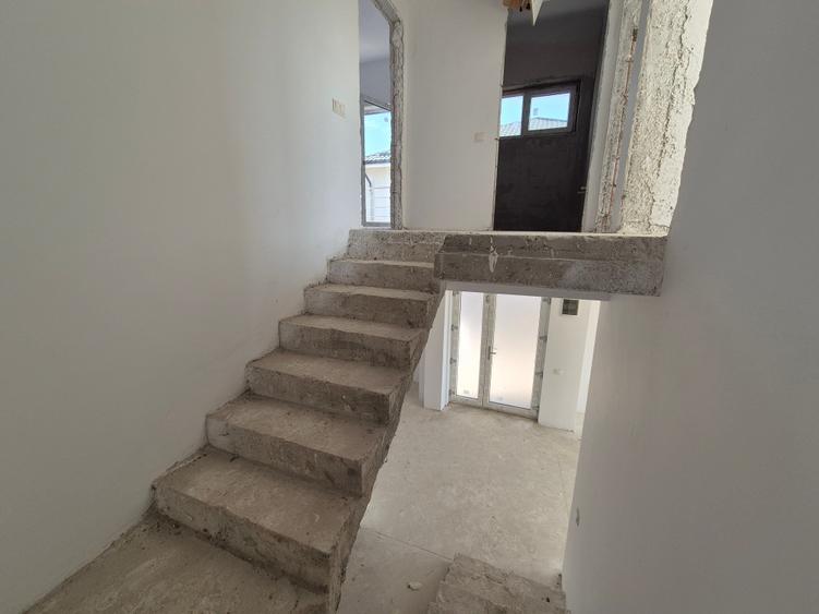 Duplex cu 4 camere cu Canalizare în Chiajna