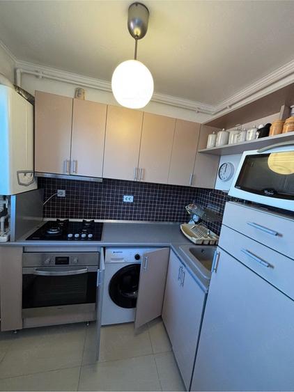 Apartament cu 3 camere semidecomandat în Central