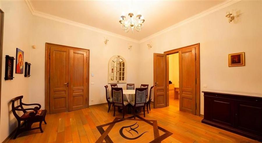 Apartament cu 4 camere semidecomandat în Central