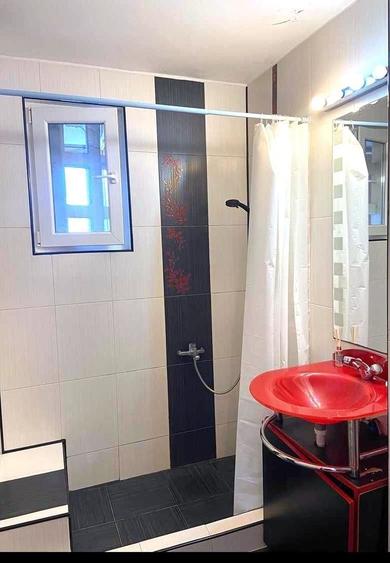 Apartament cu 3 camere semidecomandat în Baba Novac