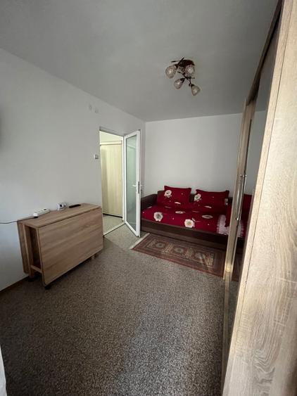 Inchiriez apartament 2 camere, zona 9 mai - 2