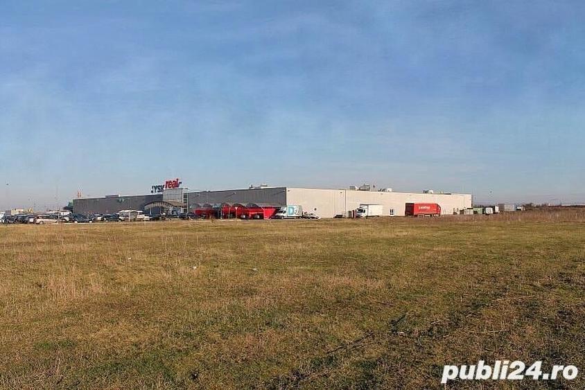 Teren de 10000 mp, în Est