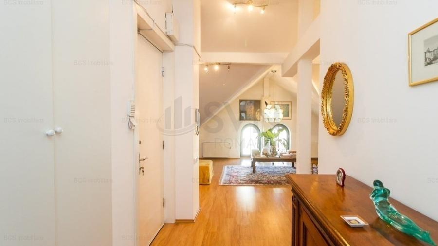 Apartament cu 2 camere semidecomandat, mobilat în P-ța Universității