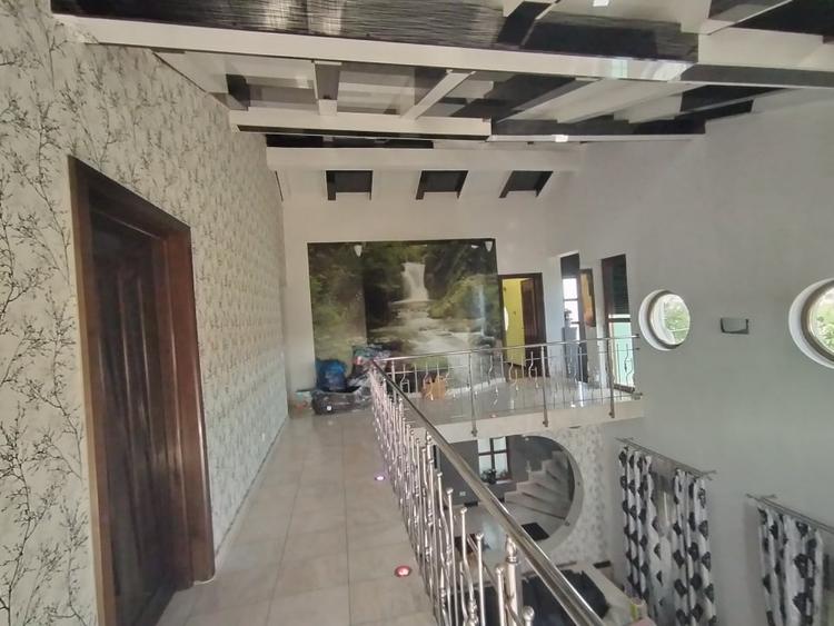 Casă individuală cu 7 camere cu Teren 527 Mp în Preajba