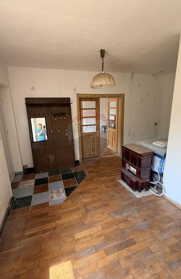 Casă cu 5 camere cu Teren 1400 Mp în Vale