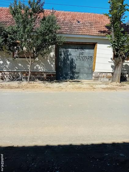 Casă cu 5 camere cu Teren 5000 Mp în Cărăsău