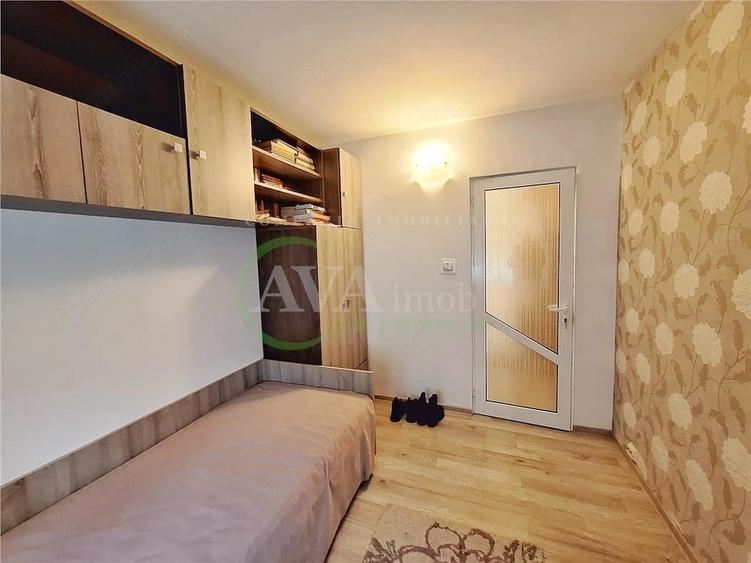 Apartament cu 3 camere semidecomandat în Milcov