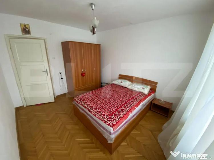 Apartament cu 3 camere semidecomandat, mobilat în Calea București