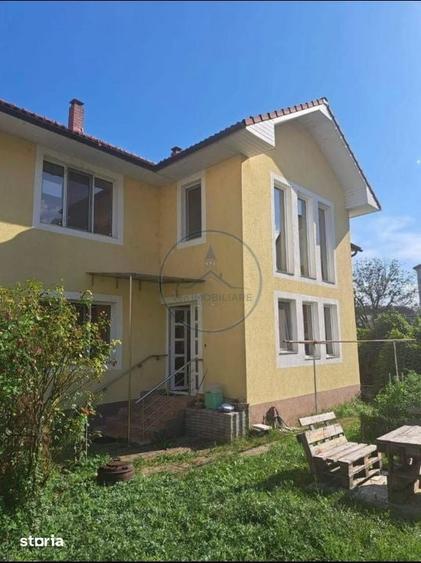 Casă cu 9 camere cu Teren 450 Mp în Ștefan cel Mare