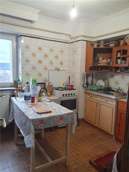 Apartament cu 4 camere decomandat în Central