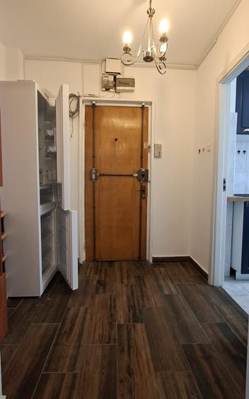 Apartament cu 3 camere semidecomandat în Drumul Taberei