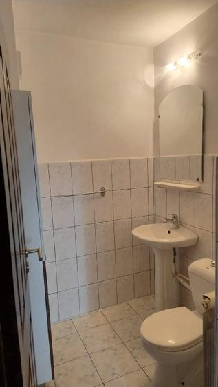 Apartament cu 3 camere semidecomandat în Mărășești