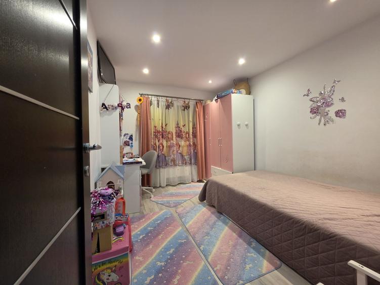 Apartament cu 4 camere decomandat în Lazaret