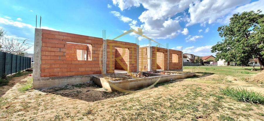 Duplex cu 3 camere cu Canalizare în Giroc