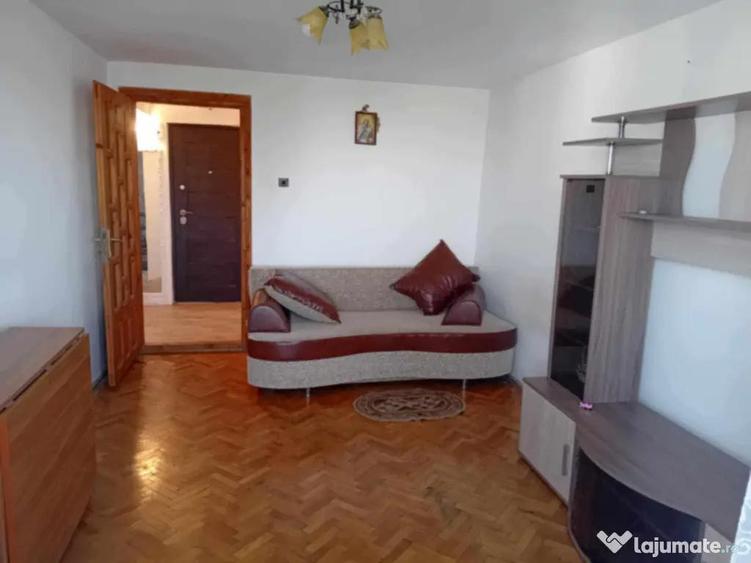 Apartament cu 3 camere decomandat în Micro 14
