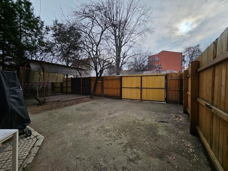 Apartament cu 5 camere, mobilat în Iancului