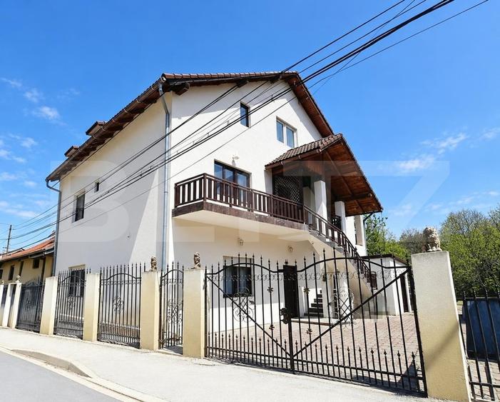 Casă individuală cu 12 camere cu Canalizare în Bran