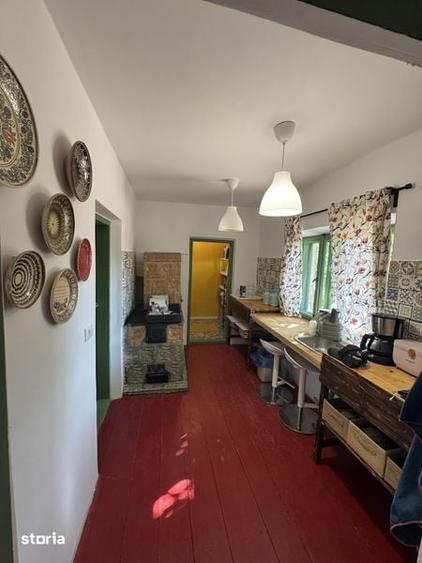 Casă cu 4 camere cu Teren 70 Mp în Vulturești