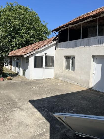 Casă cu 4 camere în Țuglui