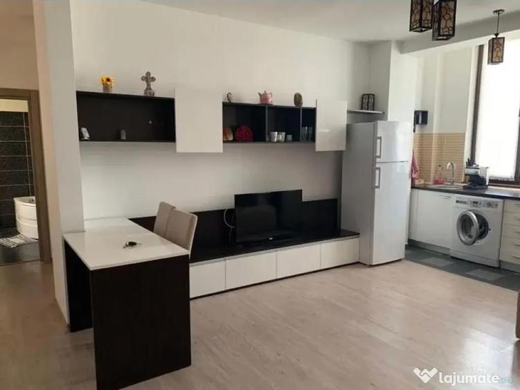 Apartament cu 2 camere semidecomandat, mobilat în Elvila