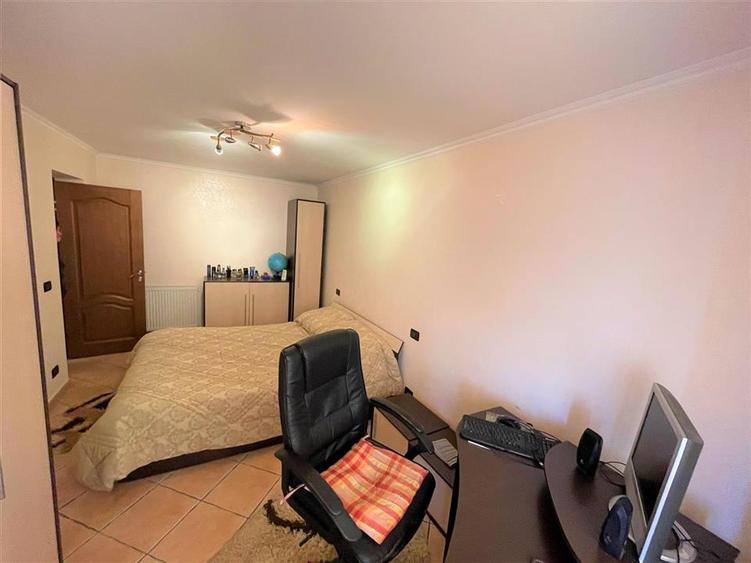 Apartament cu 4 camere decomandat, mobilat în Ultracentral