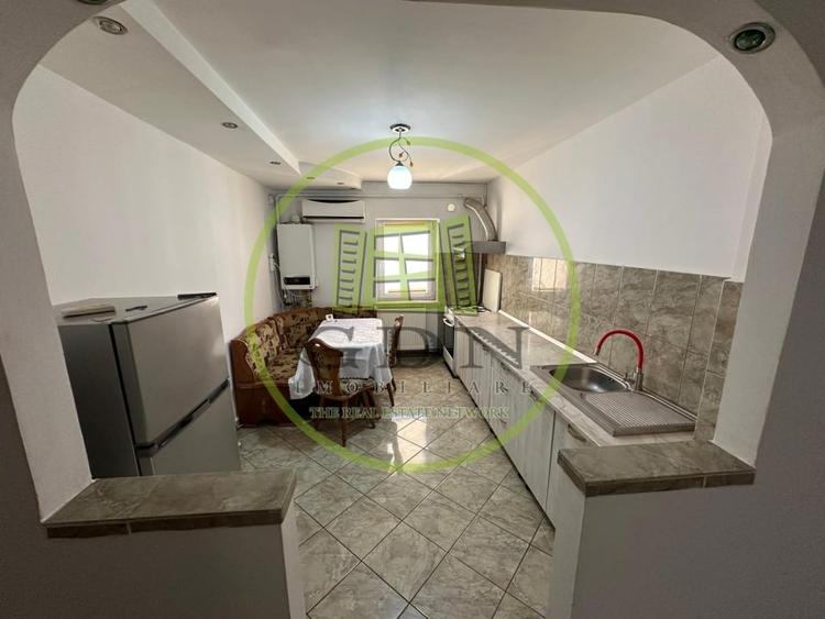 Apartament cu 3 camere decomandat, mobilat în Rovine