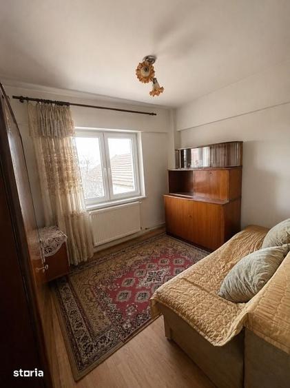 Apartament cu 3 camere decomandat în Valea Rosie
