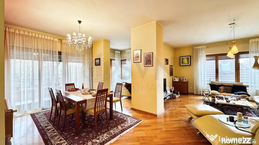 Apartament cu 5 camere semidecomandat în Capitale