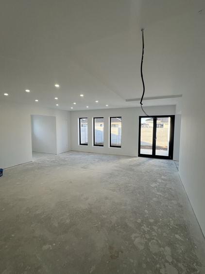 Casă cu 4 camere în Centura