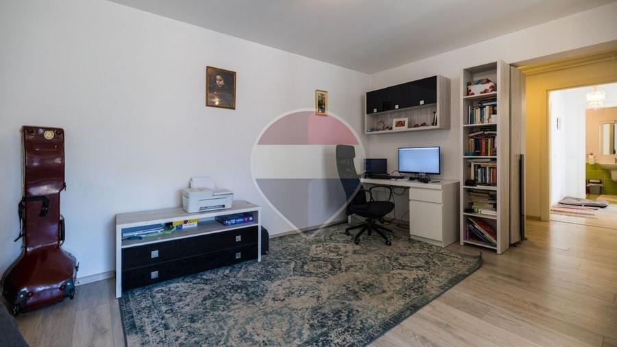 Apartament cu 3 camere decomandat, mobilat în Tractorul