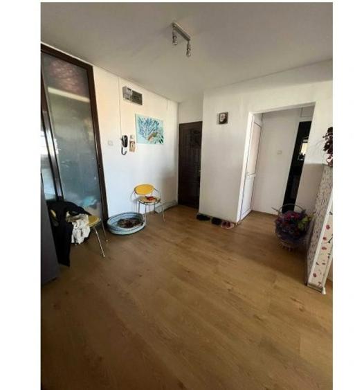 Apartament cu 4 camere semidecomandat în Rahova