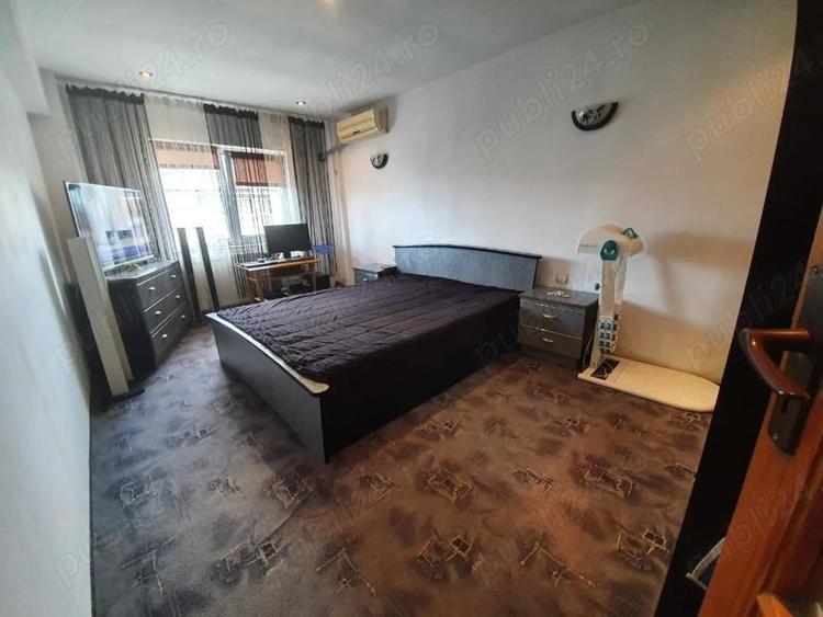 Apartament cu 3 camere decomandat în Oravița