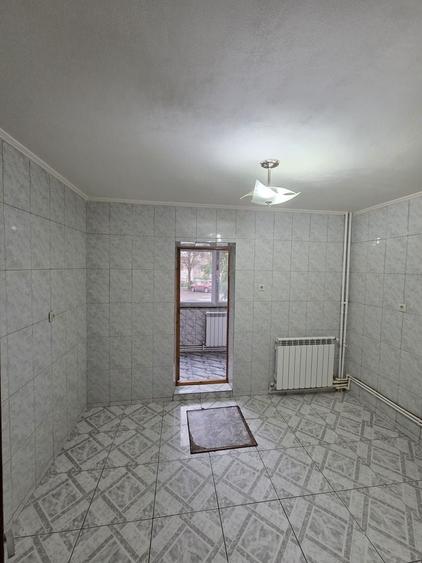 Apartament cu 3 camere semidecomandat în Tomis III