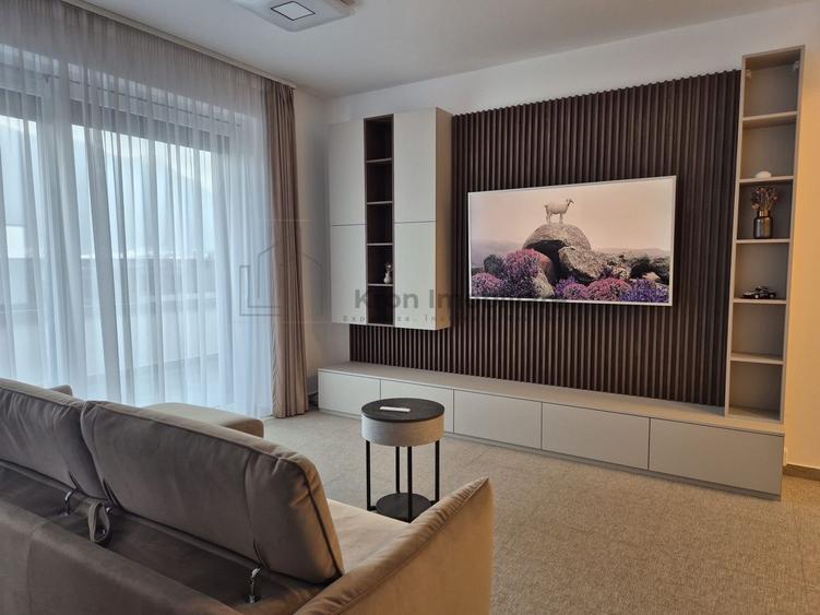 Apartament cu 3 camere decomandat, mobilat în Centură
