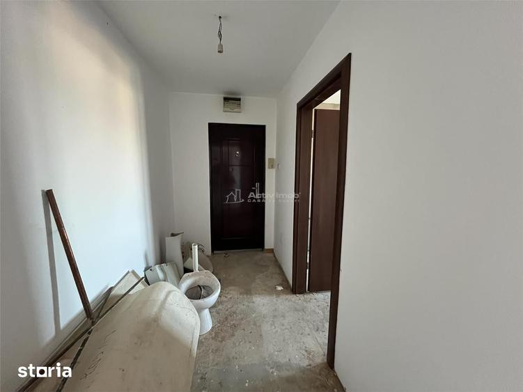 Apartament cu 3 camere semidecomandat în Ultracentral