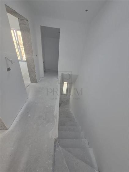 Duplex cu 4 camere cu Canalizare în Ghiroda