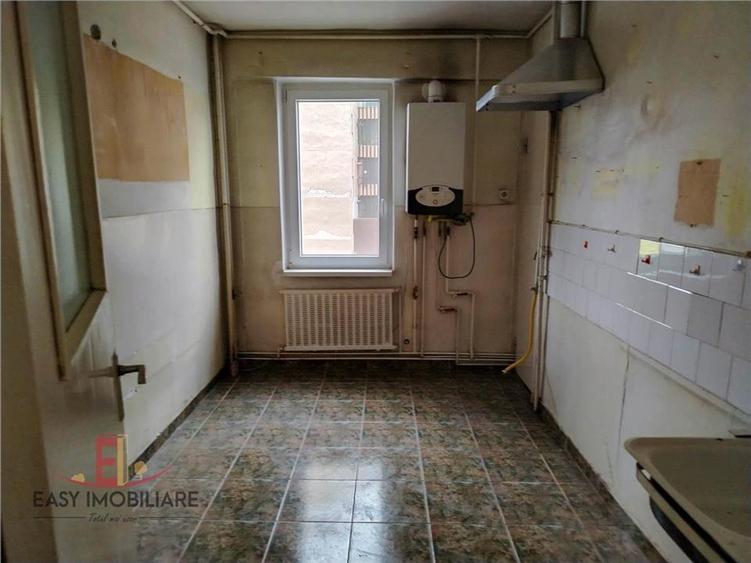 Apartament cu 3 camere decomandat în Tudor