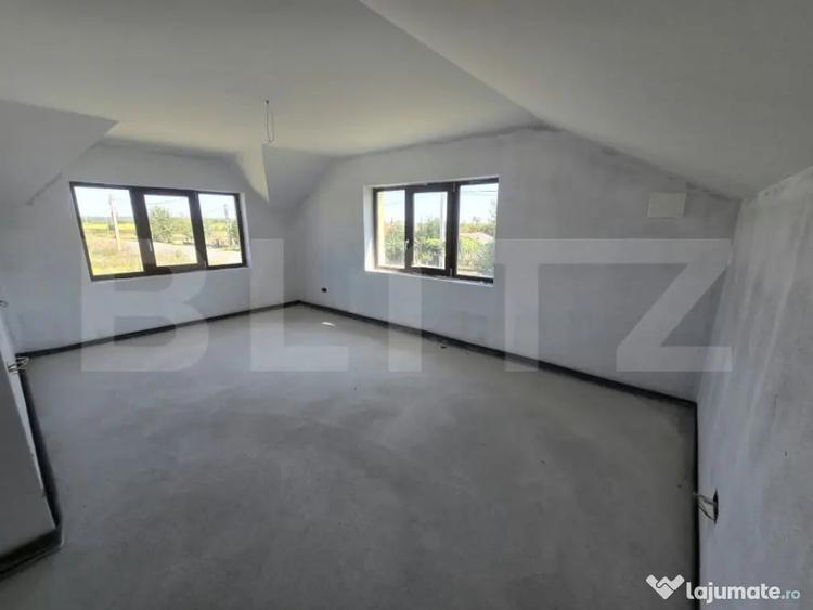 Casă cu 5 camere cu Teren 550 Mp în Săcueni