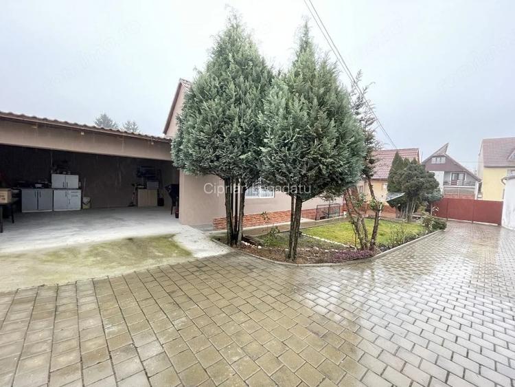 Casa cu doua apartamente si curte zona Turnisor