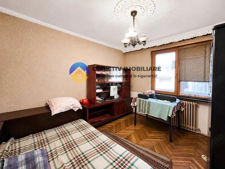 Apartament cu 4 camere semidecomandat în Dărmănești