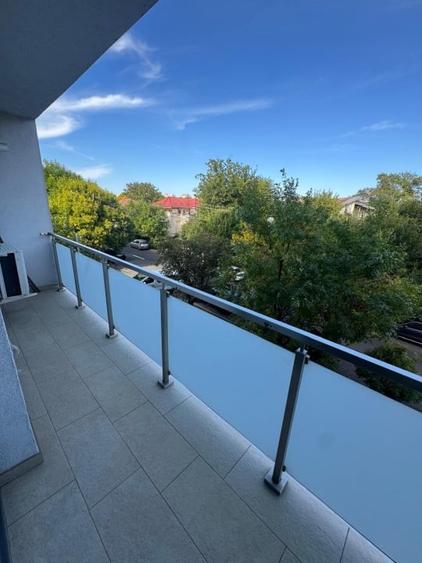Apartament cu 3 camere decomandat, mobilat în Craiovița Nouă