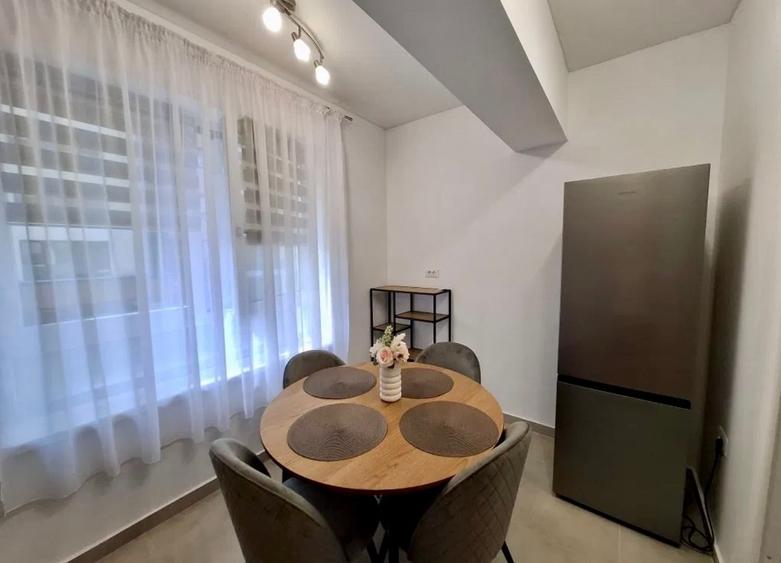 Apartament cu 2 camere decomandat în Apărătorii Patriei