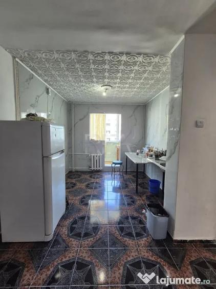 Apartament cu 3 camere decomandat în Basarabia