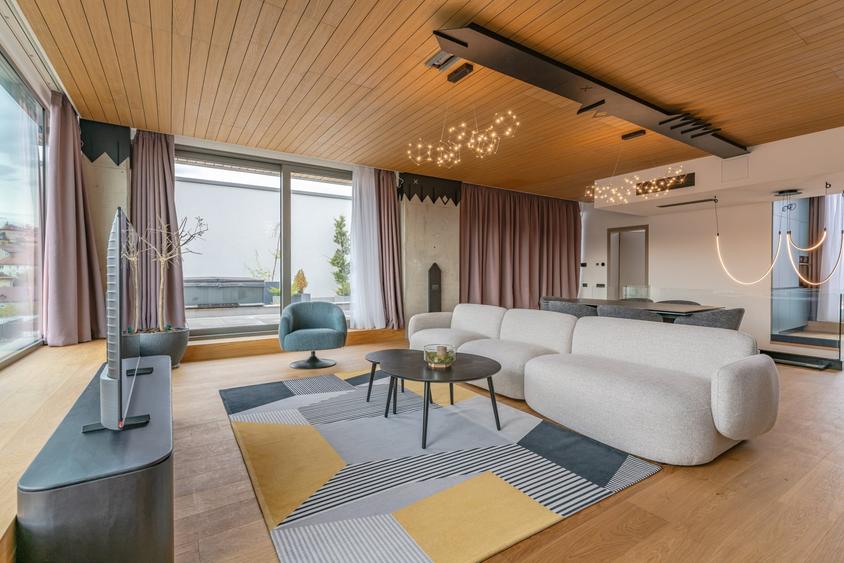 Apartament cu 3 camere decomandat, mobilat în Ultracentral