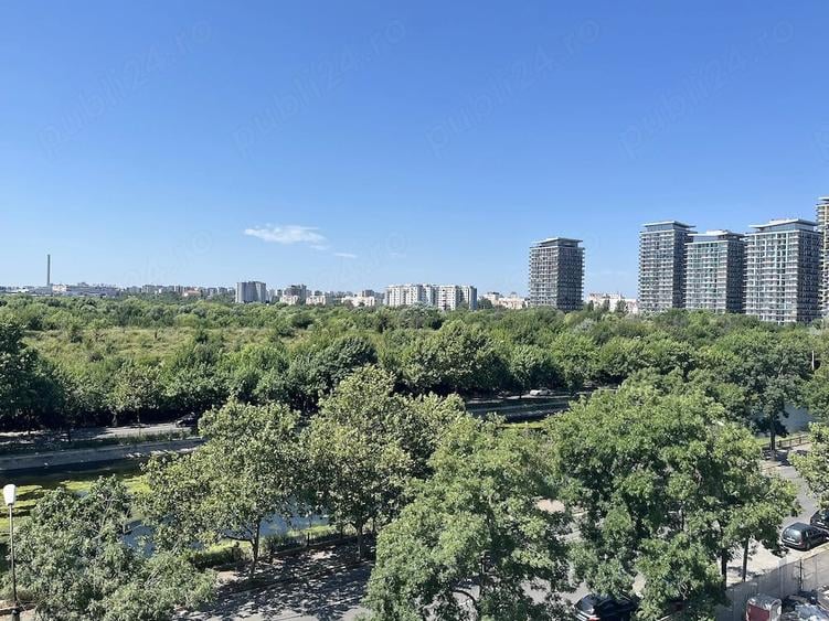 Apartament cu 3 camere decomandat în Vitan