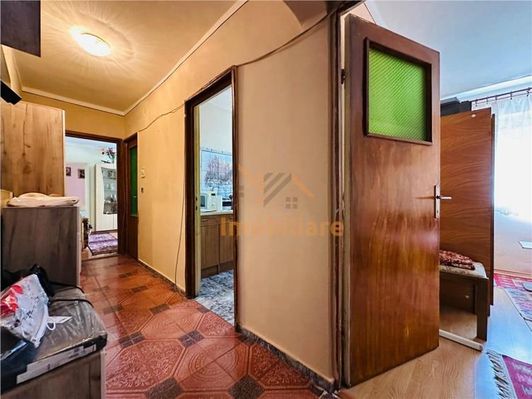Apartament cu 3 camere semidecomandat în Calea Aradului