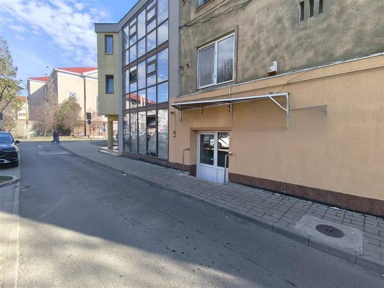 Spațiu comercial, de 25 mp, în Central