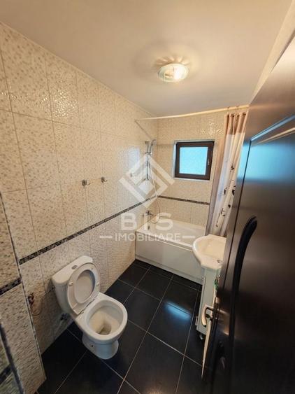 Apartament cu 3 camere decomandat în Sud