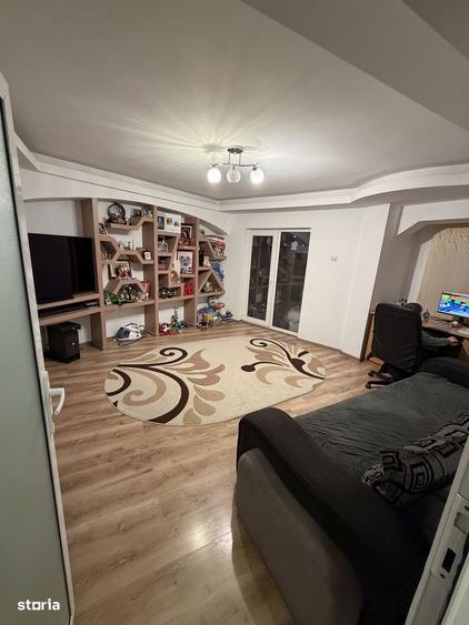 Apartament cu 3 camere, mobilat în Central