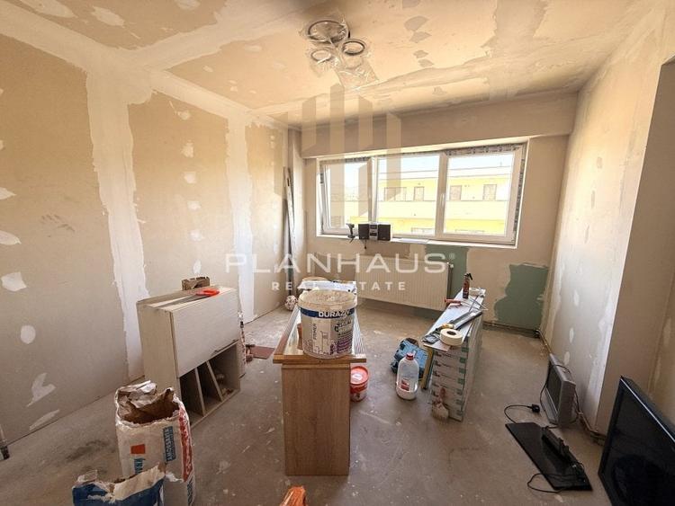 Apartament cu 3 camere semidecomandat, mobilat în Progresul